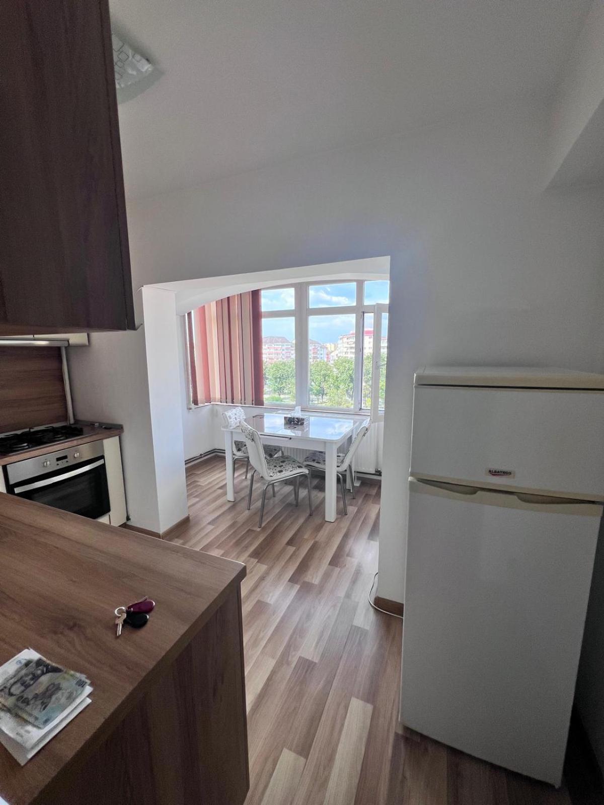 Chindia Apartament Targoviste Esterno foto