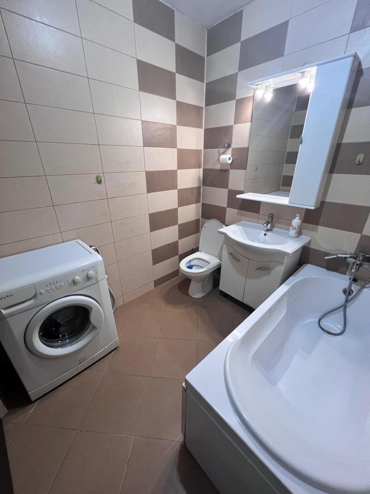 Chindia Apartament Targoviste Esterno foto