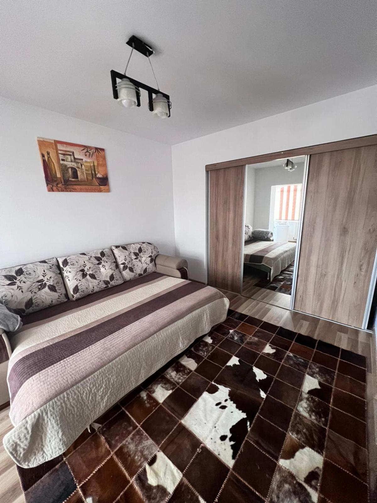 Chindia Apartament Targoviste Esterno foto